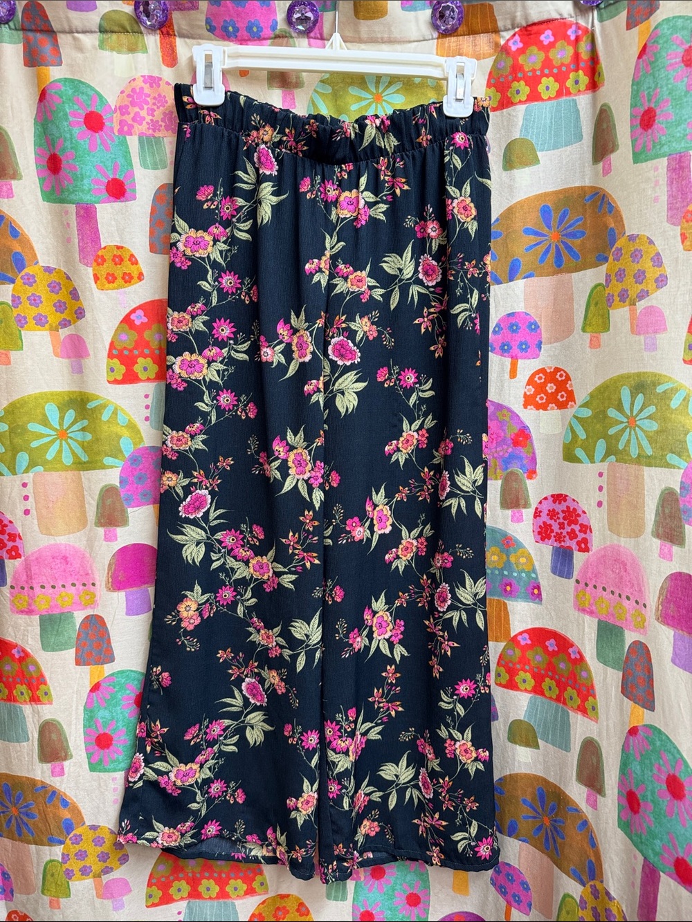 Hippie Rose Floral Wide Legs Pants. Small